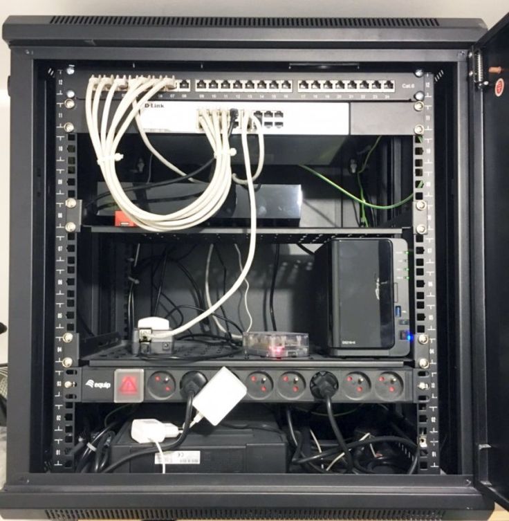 Armoire de brassage et switch réseau